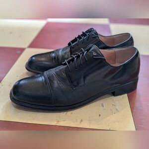 Black Leather Oxford Shoes with Polished Finish